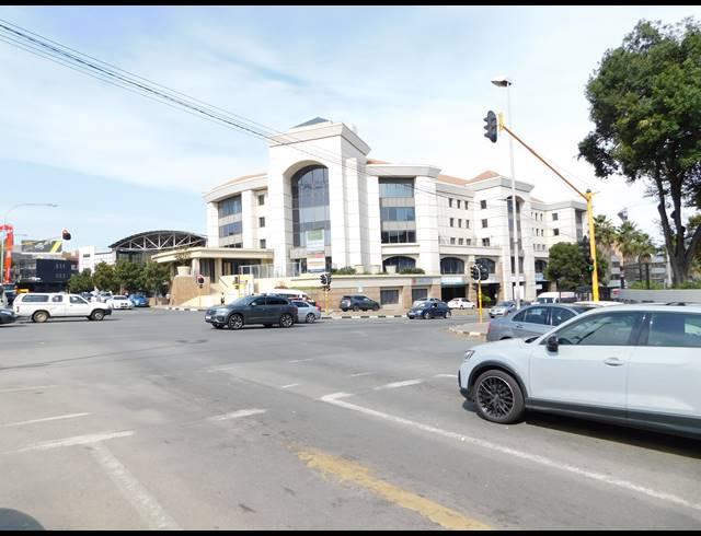 819M² OFFICE TO LET IN ROSEBANK